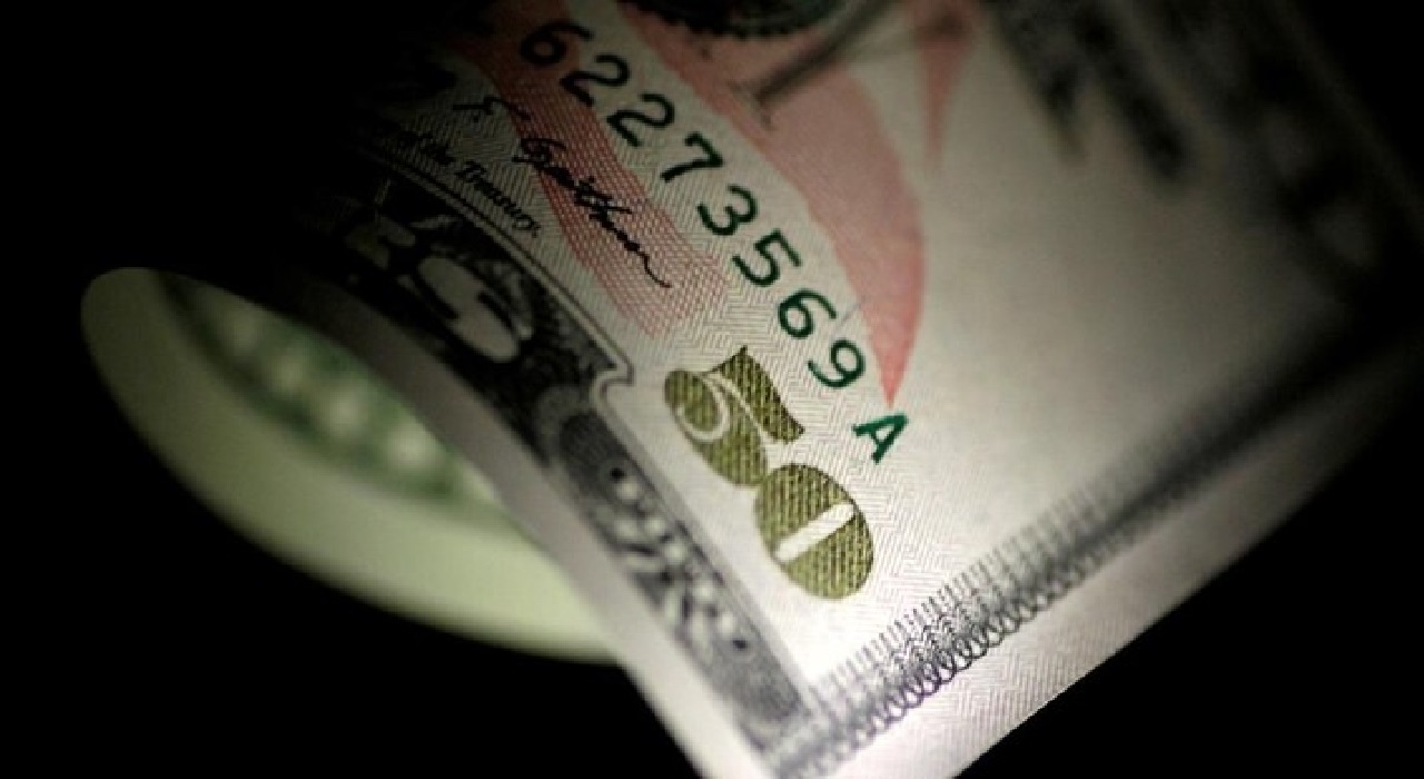 Foto Ilustrasi mata uang Dolar. REUTERS/Daniel Munoz/File Photo